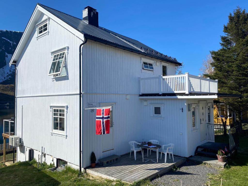 Reine Retro Villa - Cozy With a Fantastic View room 1
