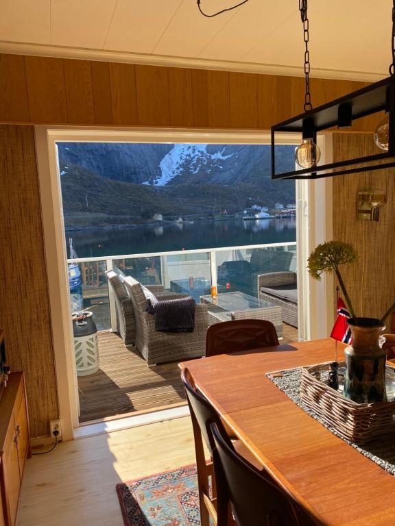 Reine Retro Villa - Cozy With a Fantastic View room 5